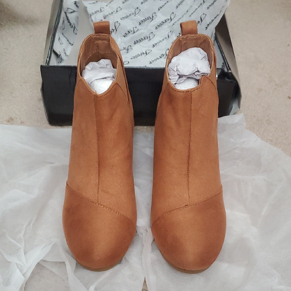 Forever Booties Size 6